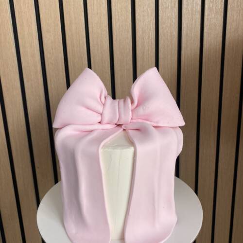 Bow bento cake